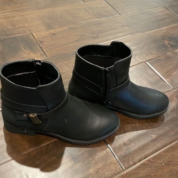 NWT LAUNDRY LIST pleather ankle boots 🥾 - Picture 2 of 6